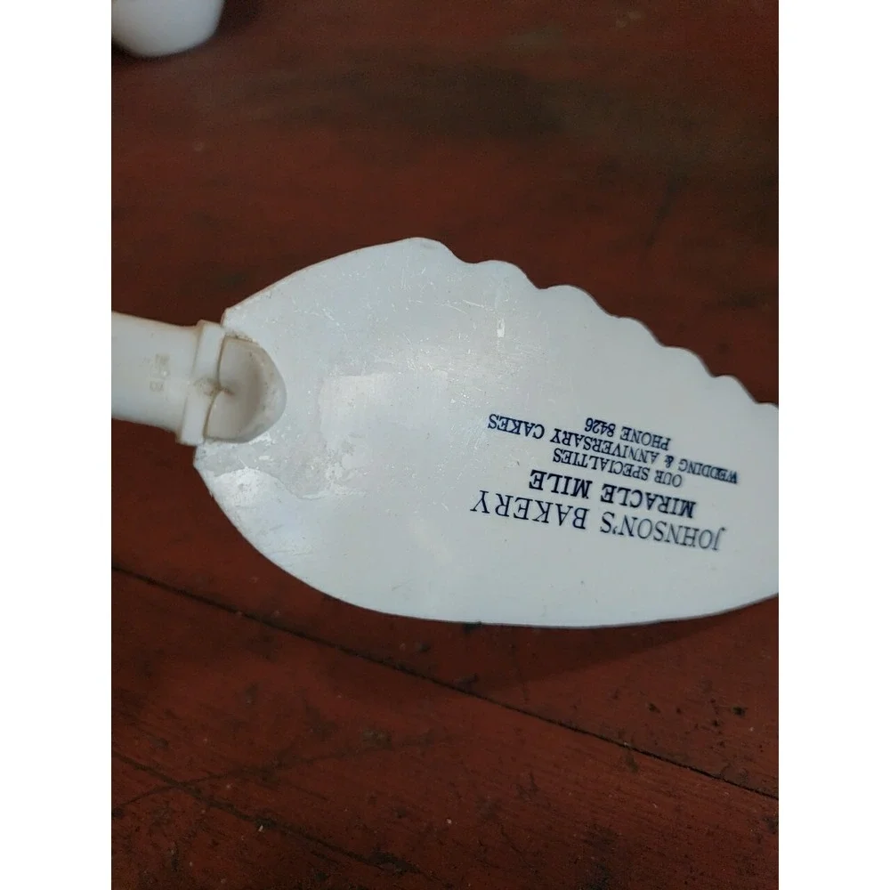 VTG Advertising Plastic Cake Server JOHNSON'S‎ BAKERY - MIRACLE MILE LOS ANGELES